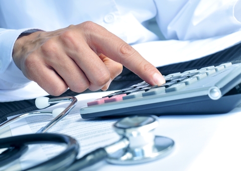 Em meio à crise, planos de saúde podem dobrar de valor devido à reajustes