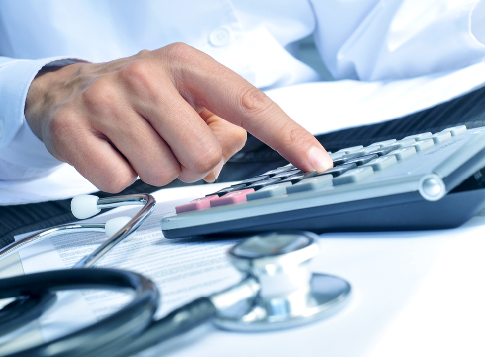 Em meio à crise, planos de saúde podem dobrar de valor devido à reajustes