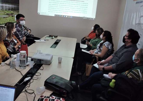 Cuidados após morte por covid-19 são tema de reunião em Manaus