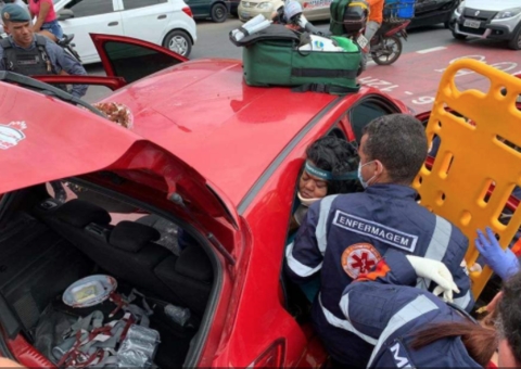 Motorista fica gravemente ferida após acidente em Manaus
