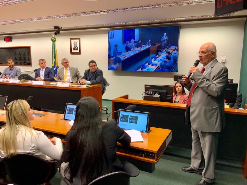 Deputado critica falta de planejamento para vacinação contra a covid-19