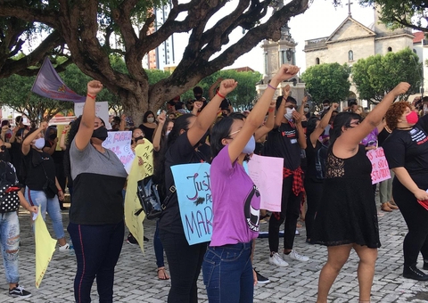 Grupo faz ato em Manaus pedindo justiça por Mari Ferrer; Veja fotos
