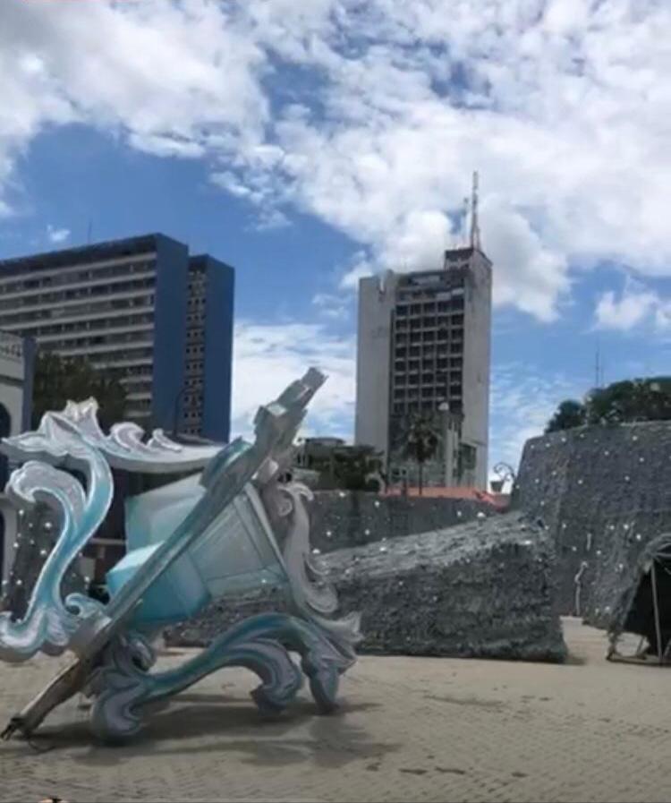 Árvore de Natal milionária do governo é desmontada antes da hora em Manaus