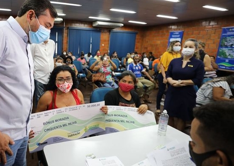 Beneficiários do Prosamim recebem pagamento de indenizações em Manaus