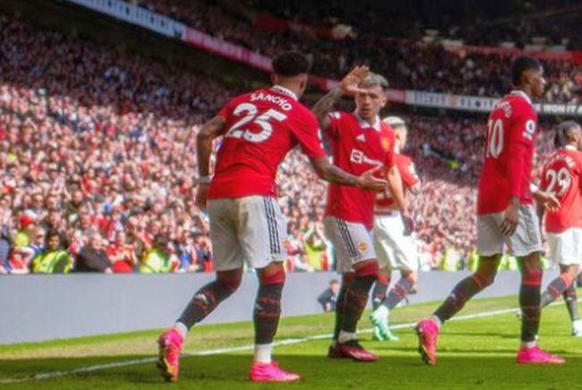 United sufoca Everton, vence e assume 3º lugar da Premier League