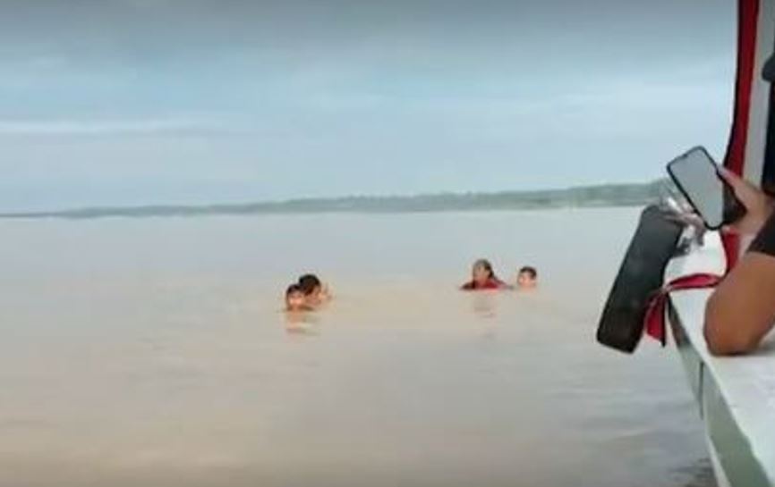 Continuam buscas por bebê que desapareceu após cair de rabeta no Amazonas