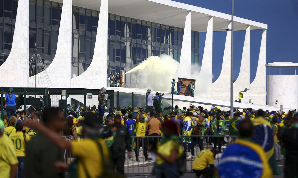 Forças de segurança chegam ao Palácio do Planalto
