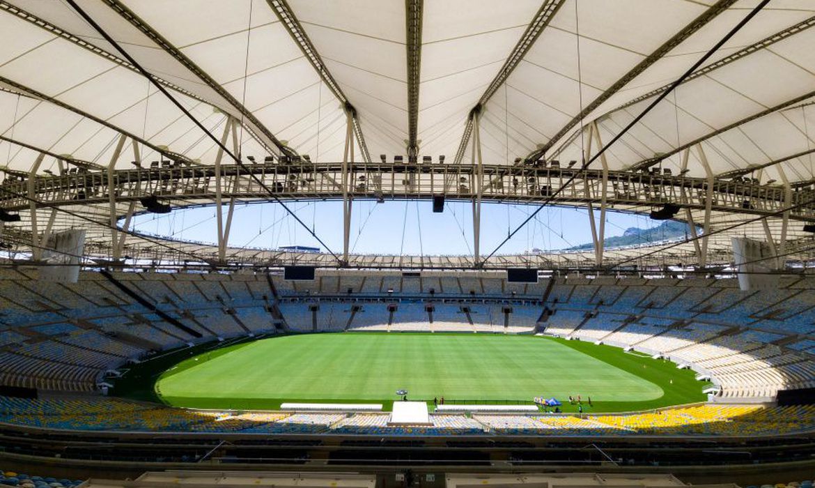 Vasco e Palmeiras fazem duelo de invictos no Maracanã