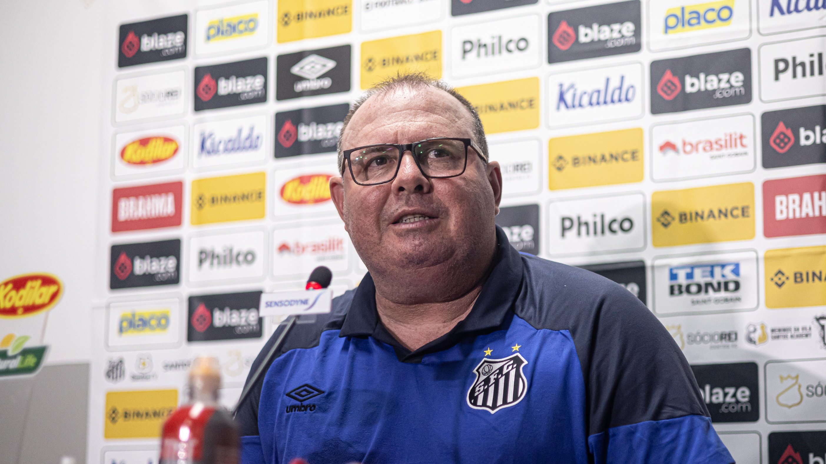 Santos empolga com solução caseira e jogadores abraçam o 'Presuntismo'