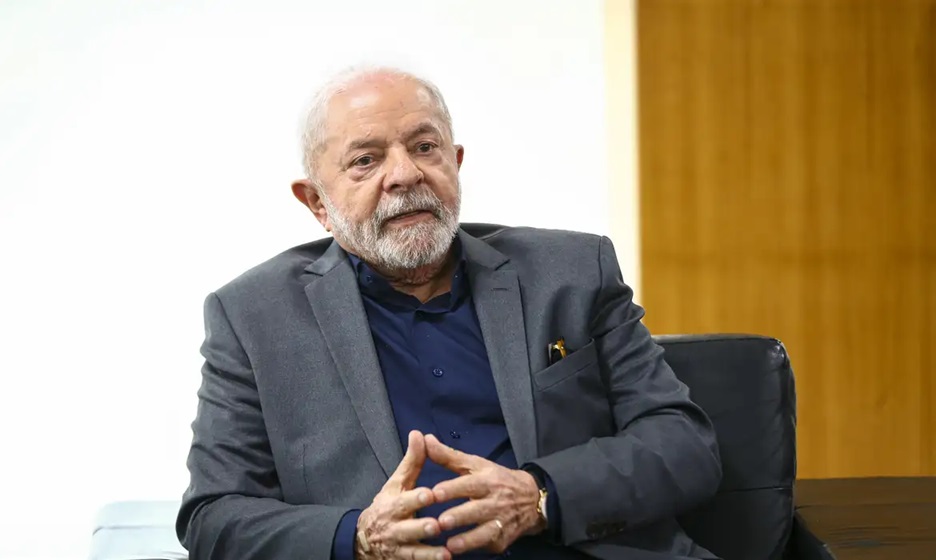 Lula convoca reunião com ministros para discutir tarifa imposta por Trump