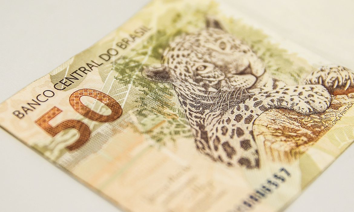 Auxílio Brasil, Auxílio Gás e Auxílio Caminhoneiro com reajuste começam a ser pagos nesta terça