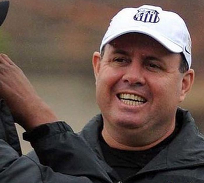 Técnico do Santos 'isola' CT e blinda elenco para clássico contra Palmeiras