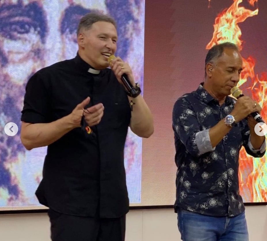 Padre Marcelo Rossi surge com braços marombados e choca internet