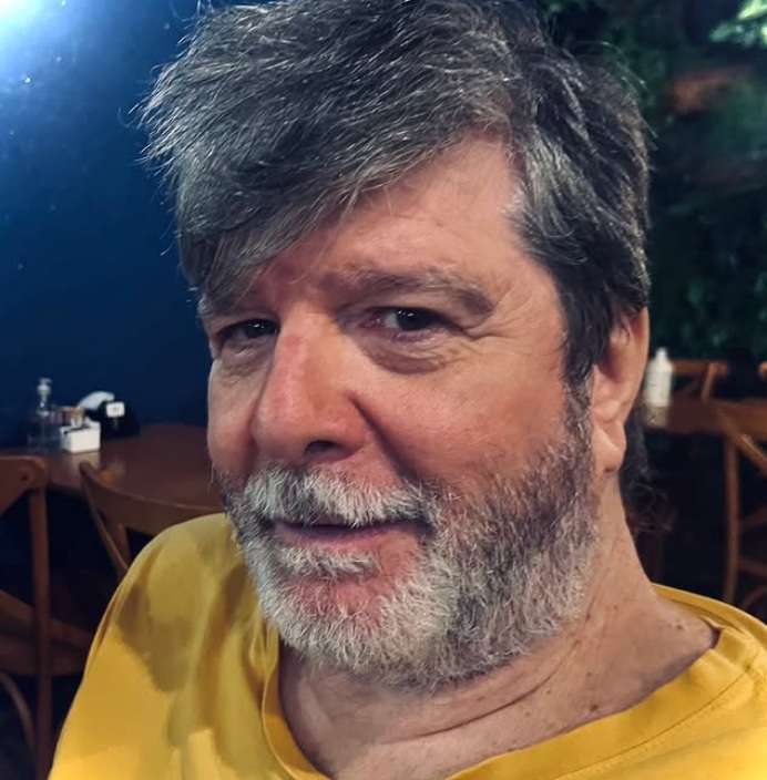 Marcelo Rubens Paiva fratura a perna durante voo de São Paulo a Portugal