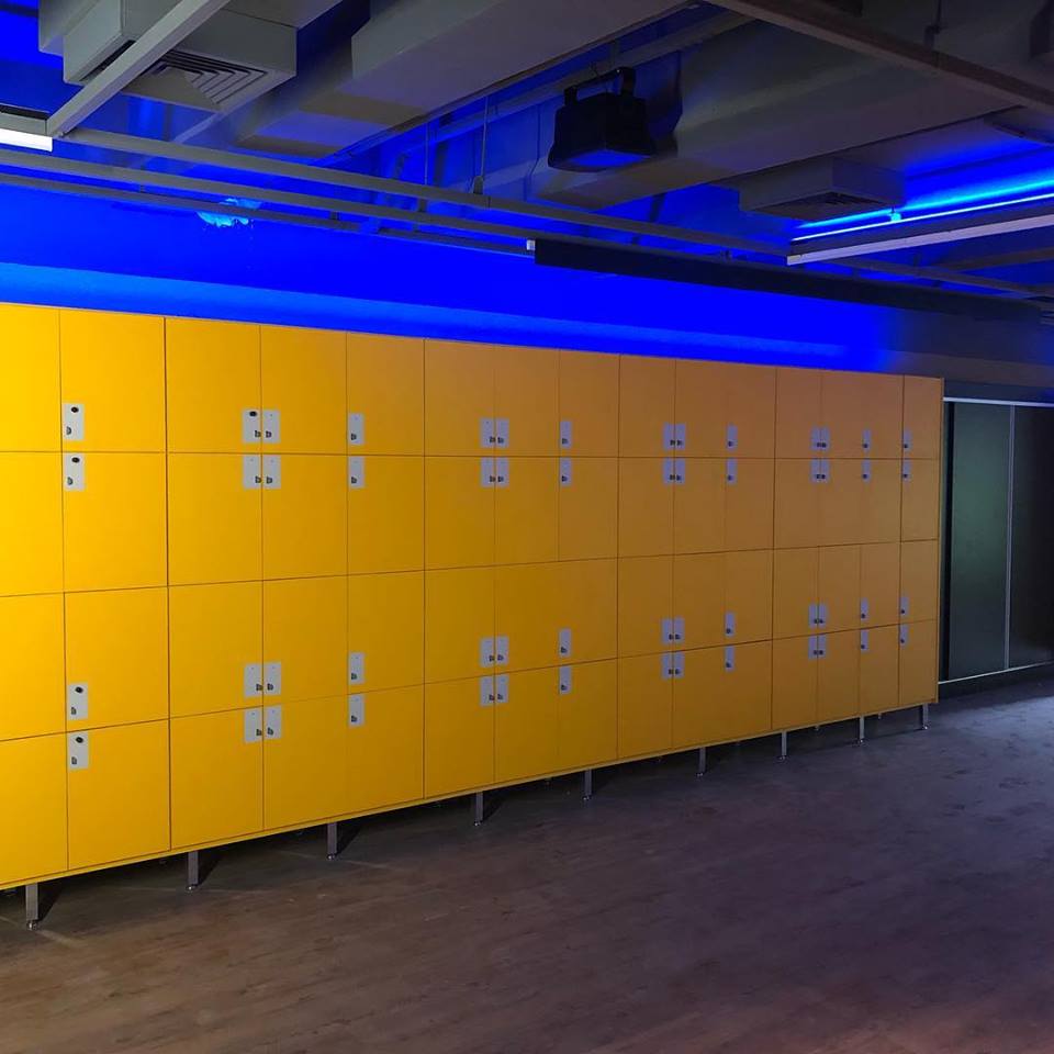 Academia deve indenizar aluna que teve cartões furtados de armário