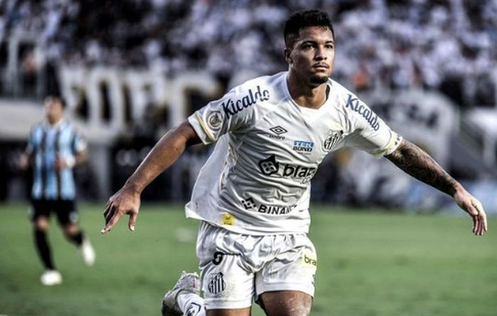 Permanência de Marcos Leonardo esfria busca do Santos por novo atacante