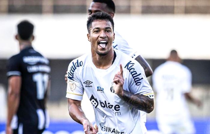 Aguirre se reúne com Marcos Leonardo por definições no Santos