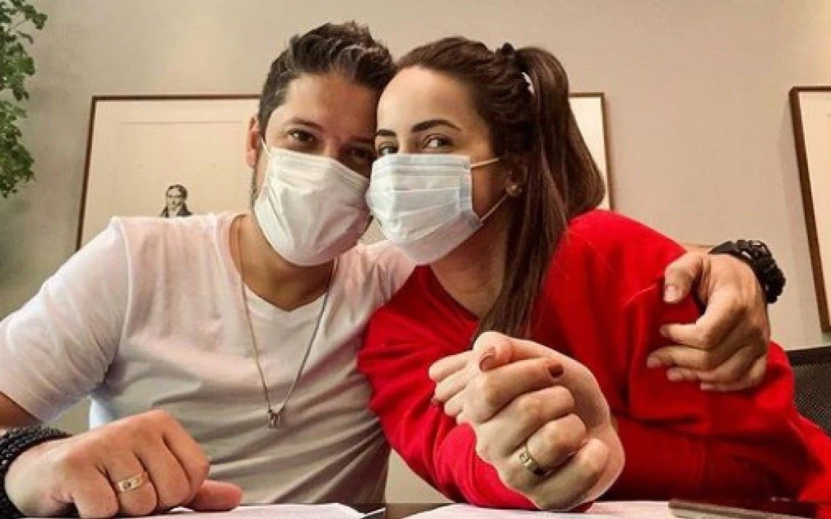 Noivos, Mari Palma e Phelipe Siani compram casa juntos