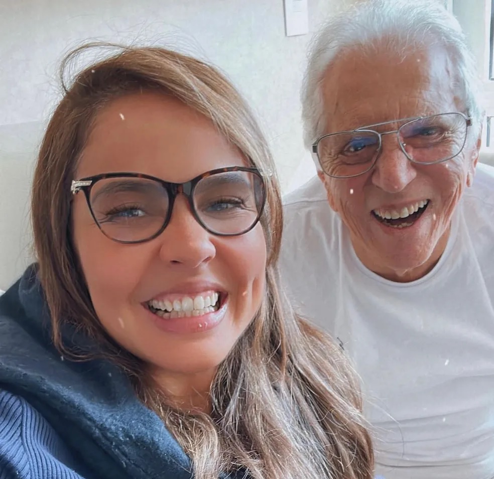 Carlos Alberto Nóbrega tem alta após dias internado com Covid-19