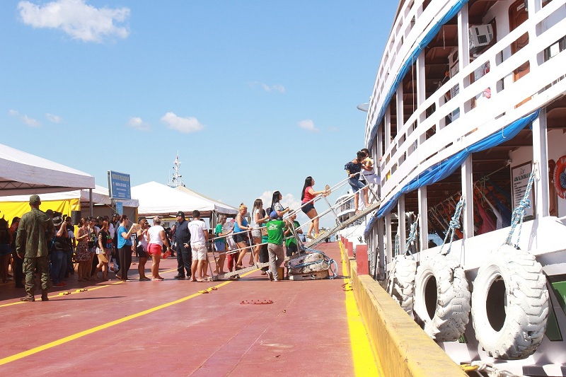 Marinha começa fiscalização intensa em barcos com destino a Parintins