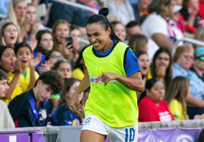 Marta vê renovação da seleção encaminhada após Copa