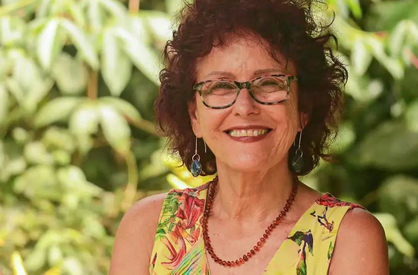 Escritora atacada por pitbulls apresenta quadro de saúde estável