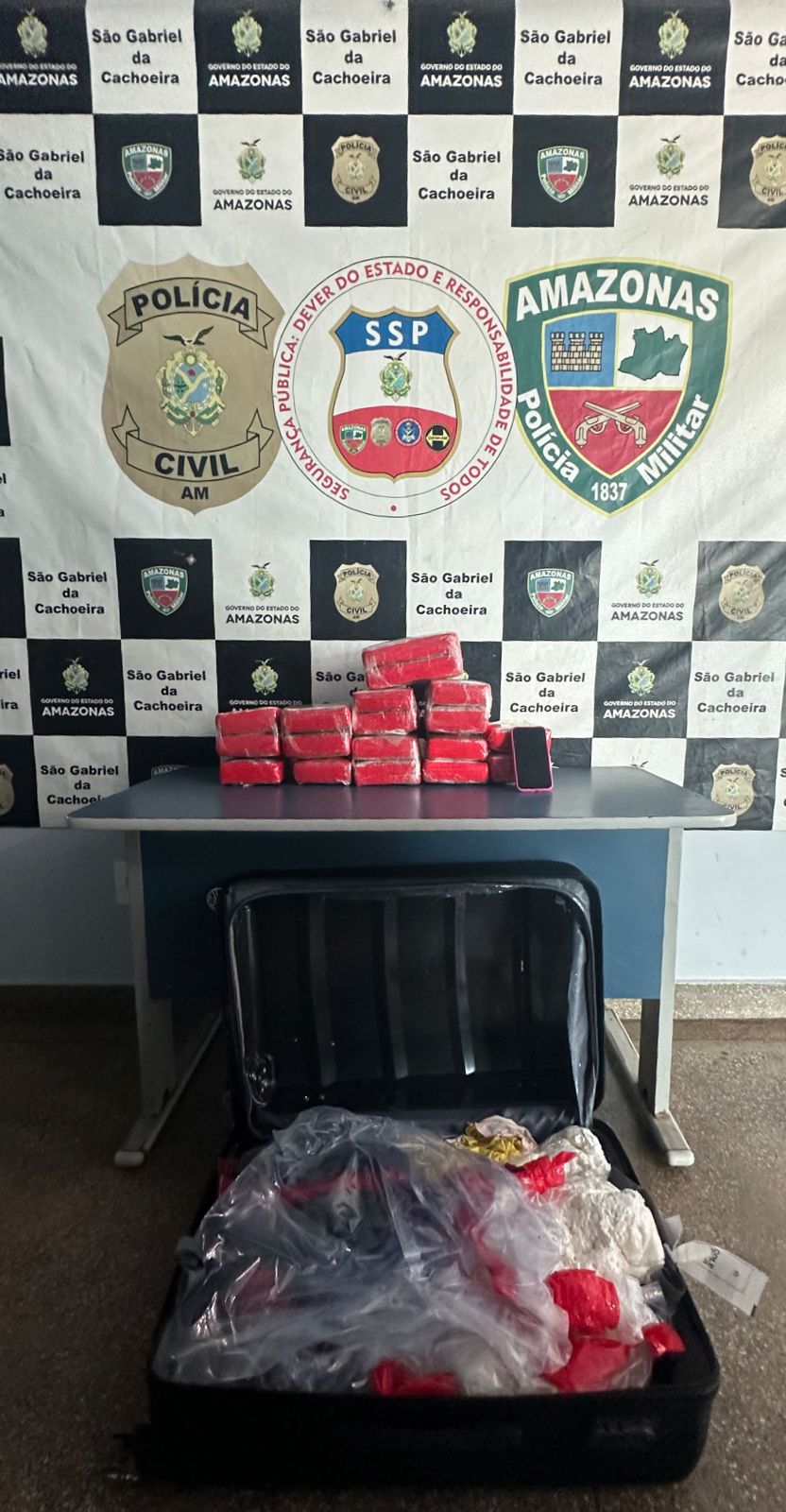 Mulher tenta despachar mala com 23kg de drogas e é presa no Amazonas