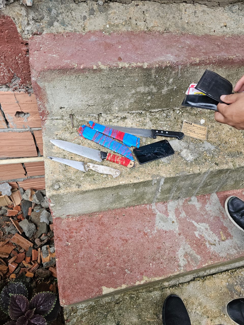 Homem é preso por tentar matar irmão a terçadadas em Manaus