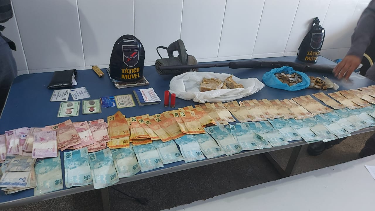 Casal é preso com drogas e mais de R$ 5 mil do tráfico no Amazonas