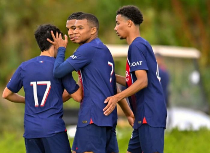 Por que Mbappé tem contrato até 2024 no PSG sendo que posou com camisa 2025