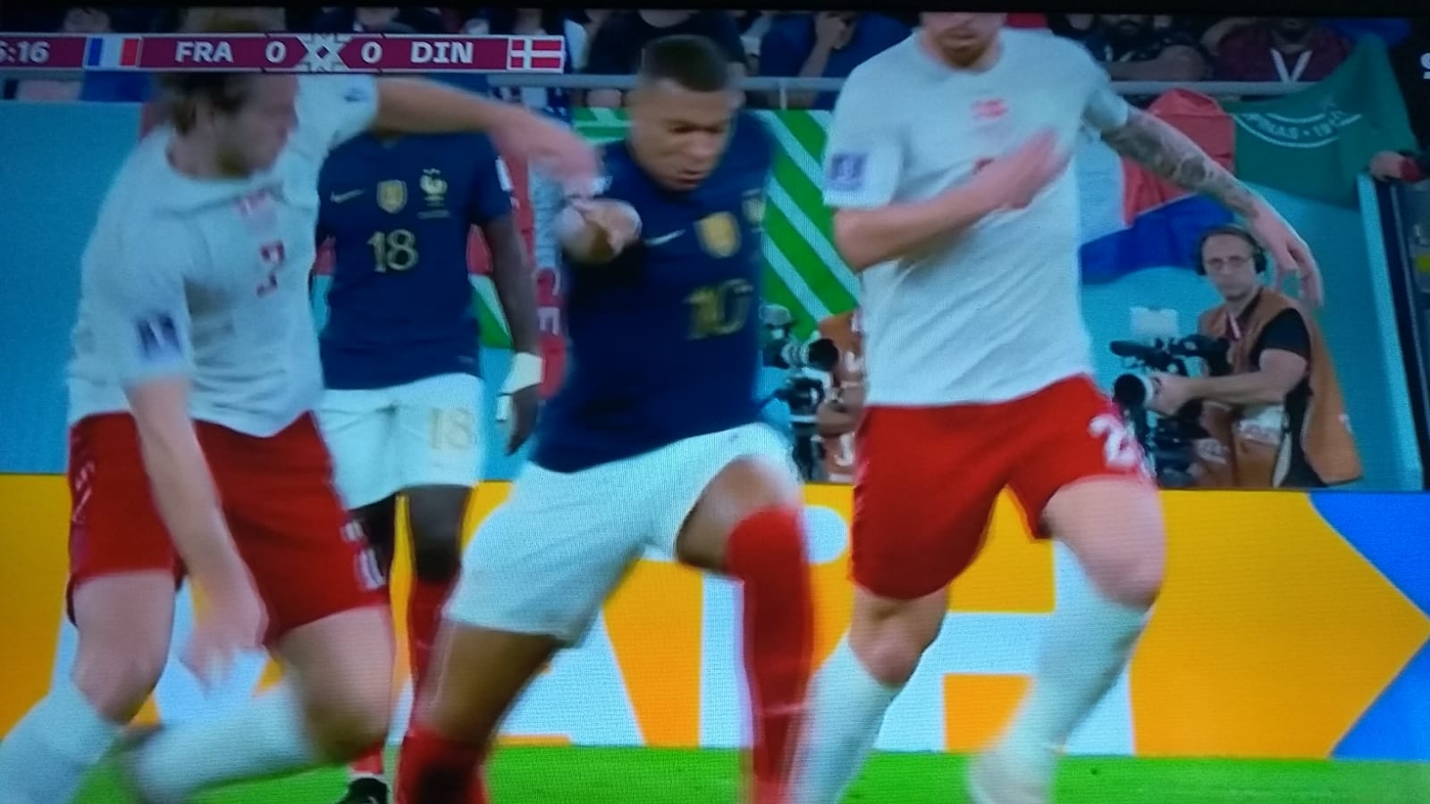 Artilheiro da Copa, Mbappé agora sofre com escassez de gols no Francês
