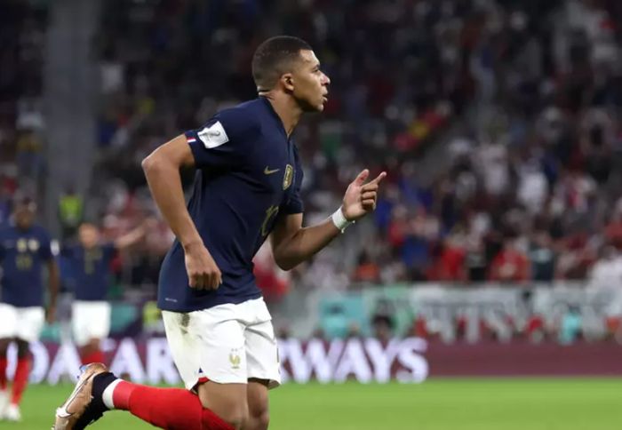 Messi e Mbappé tentam quebrar 'maldição' de melhor da Copa; entenda