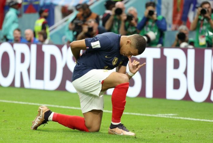 Com dois de Mbappé, França detona Dinamarca na Copa do Mundo