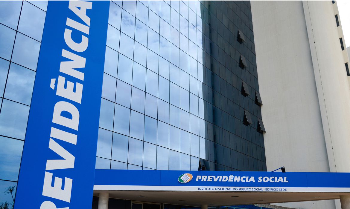 INSS reagenda atendimento marcado para 22 de abril, ponto facultativo