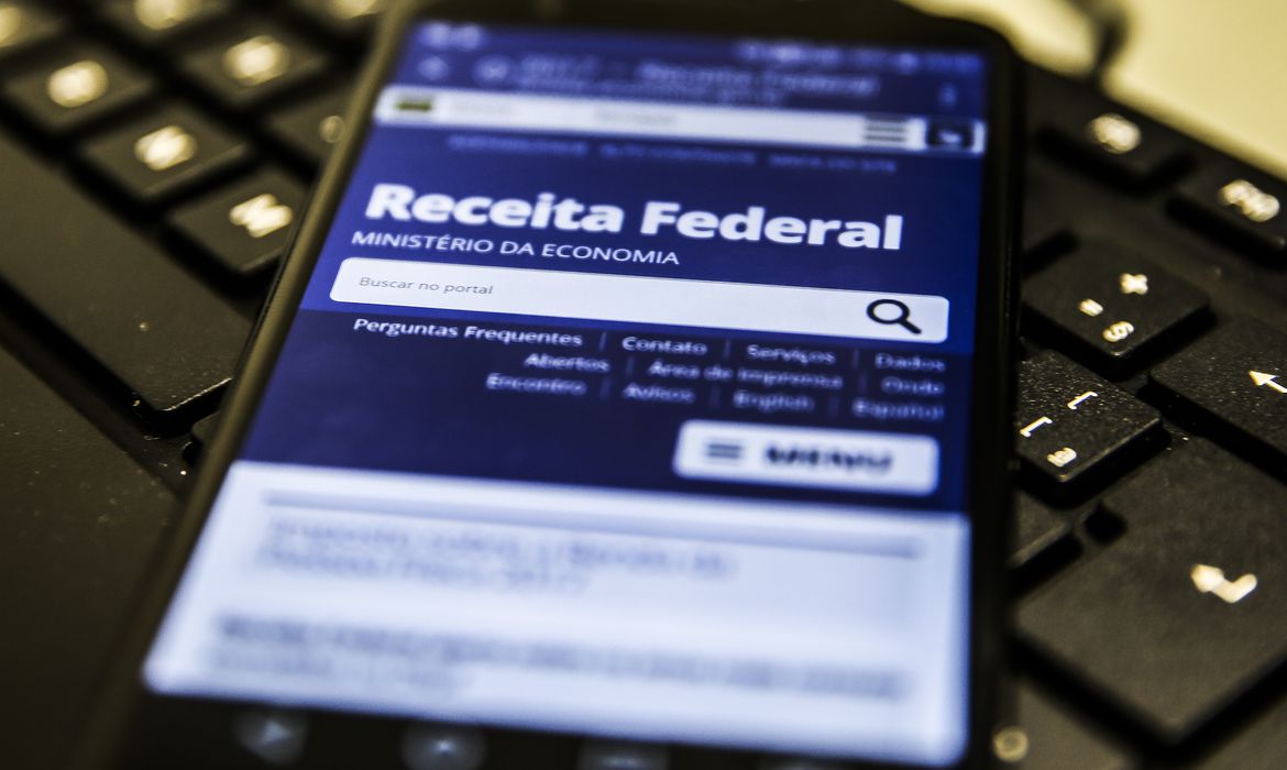 Receita Federal paga hoje lote residual de restituições do IRPF