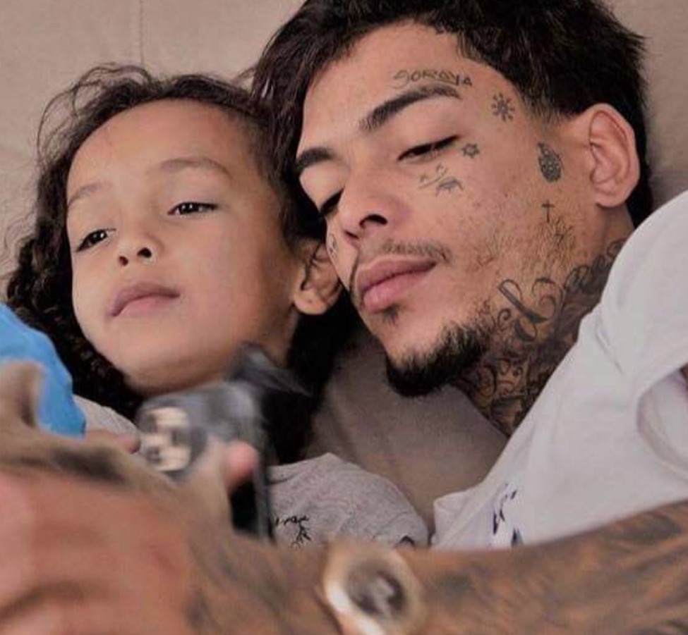 ‘Não sei como vou contar’, diz mãe de filha de MC Kevin