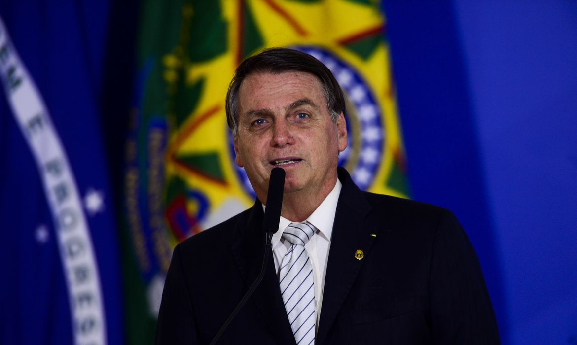 Em live, Bolsonaro garante para auxílio de R$ 600 em 2023