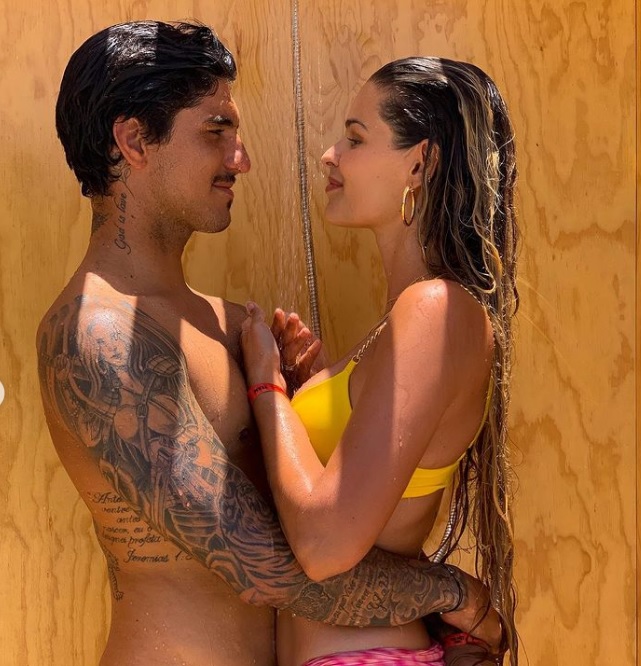 Yasmin Brunet e Medina planejam casamento no Brasil após cerimônia no Havaí