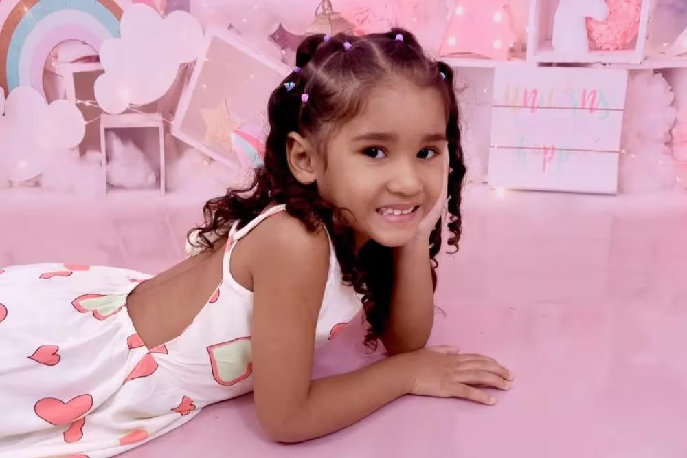 'Tava brincando, pulando na cama', diz prima de Eloá, menina morta no RJ