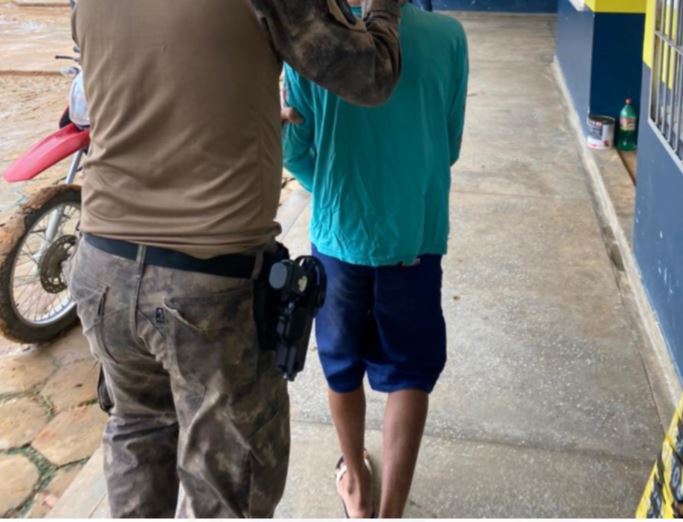 Adolescente procurado por matar homem no Natal é apreendido no Amazonas