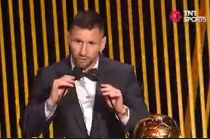 Lionel Messi conquista Bola de Ouro pela 8ª vez