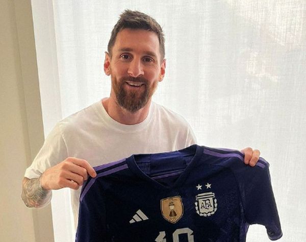 Messi é tietado por torcedores em supermercado de Miami