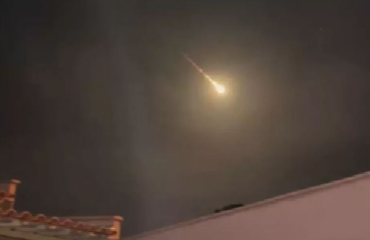Meteoro faz espetáculo no céu e surpreende moradores de Goiás; Veja vídeo