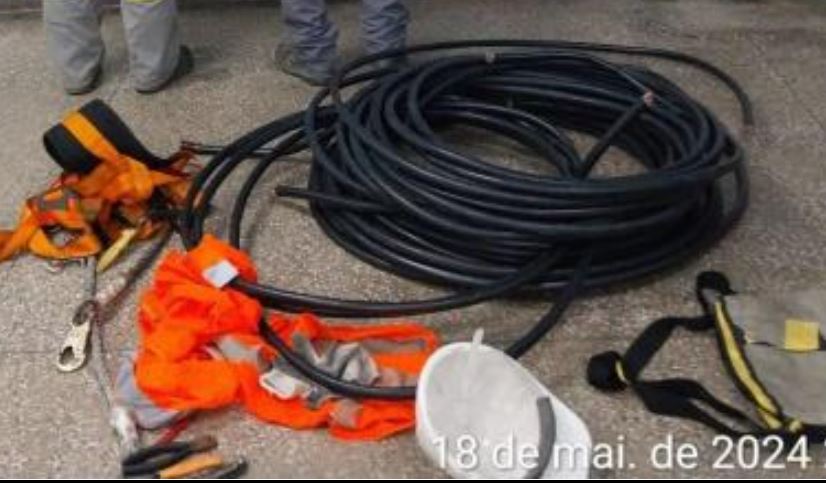 Dupla é presa ao ser flagrada roubando fiação no Mauazinho