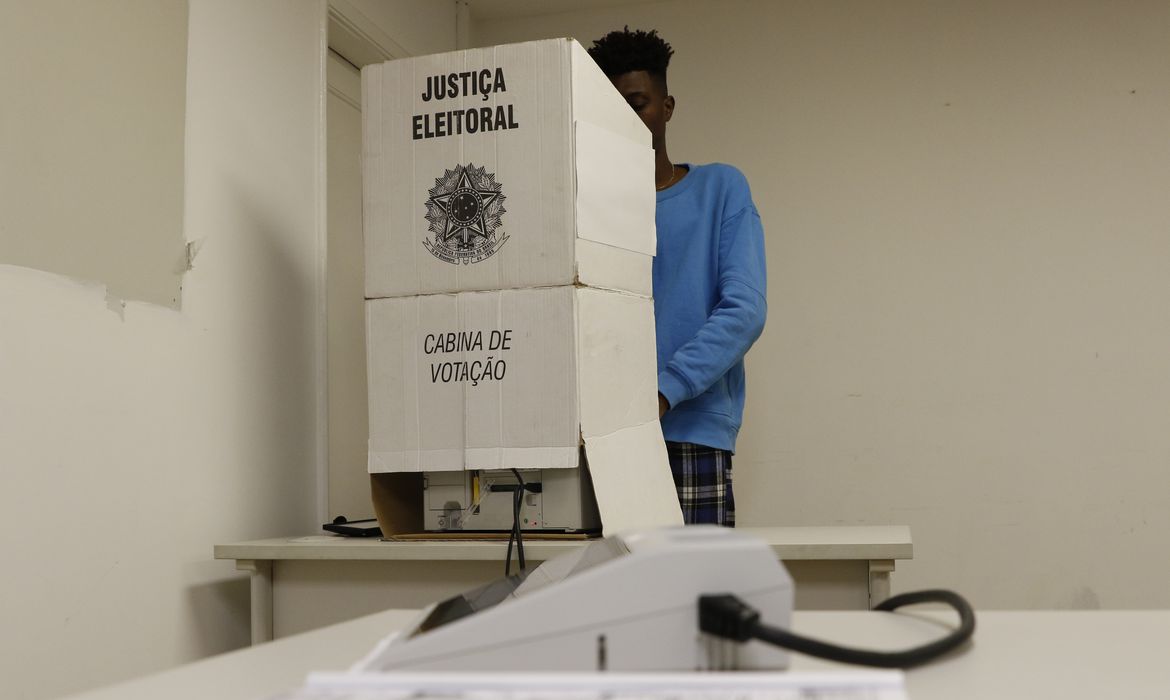 Posso votar no 2º turno se faltei ao primeiro? Confira 