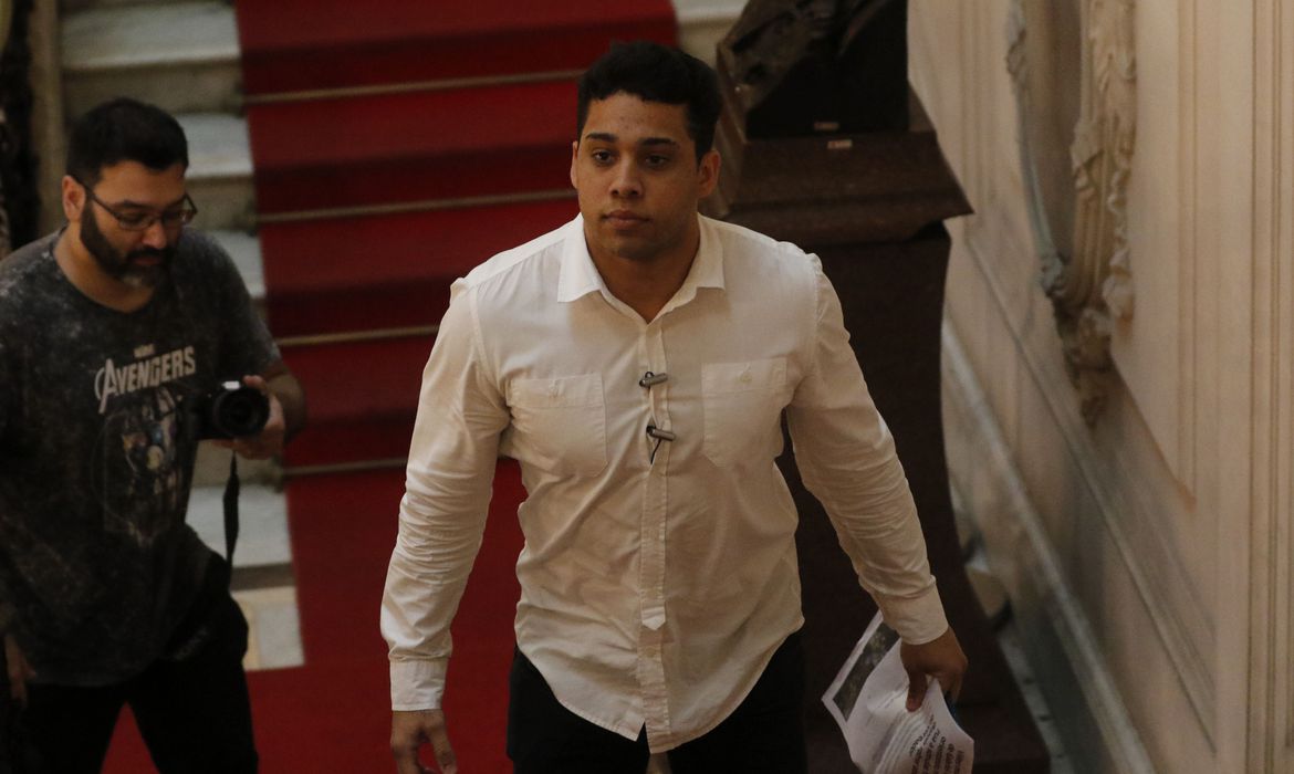 Defesa pede arquivamento de assédio contra Gabriel Monteiro