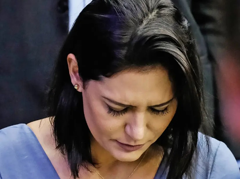 Michelle e Jair Renan visitam Bolsonaro na PF: 'Apenas 30 minutos'