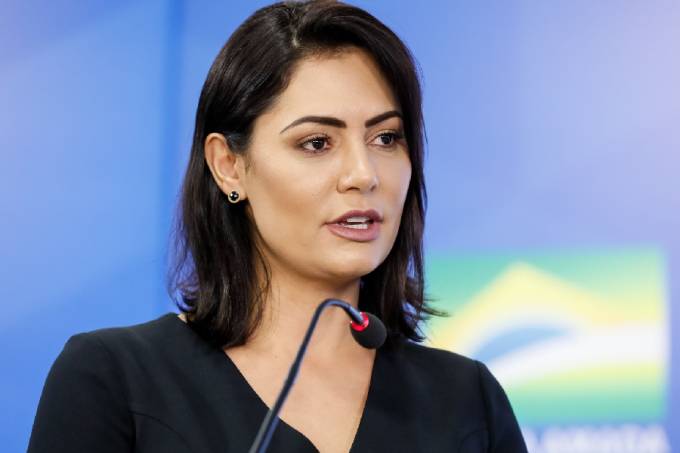 Michelle Bolsonaro terá que pagar R$ 15 mil após perder processo para IstoÉ