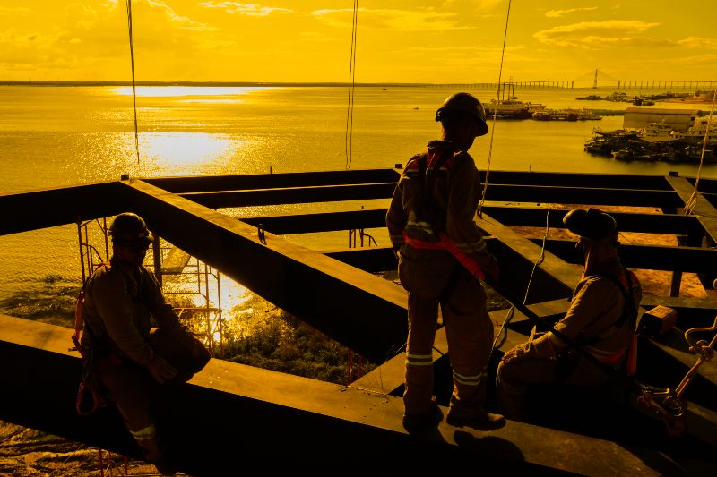 David Almeida diz que vai entregar obras de Manaus até metade do ano