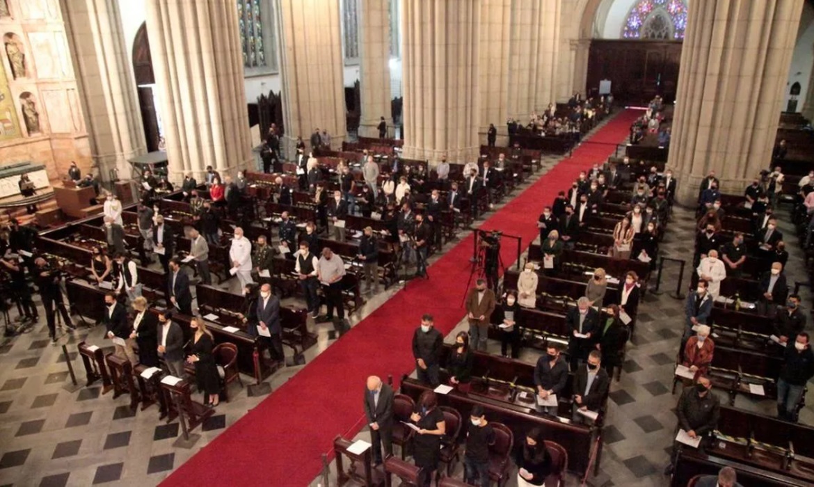 Com Doria e Alckmin, missa de 7º dia homenageia Bruno Covas 